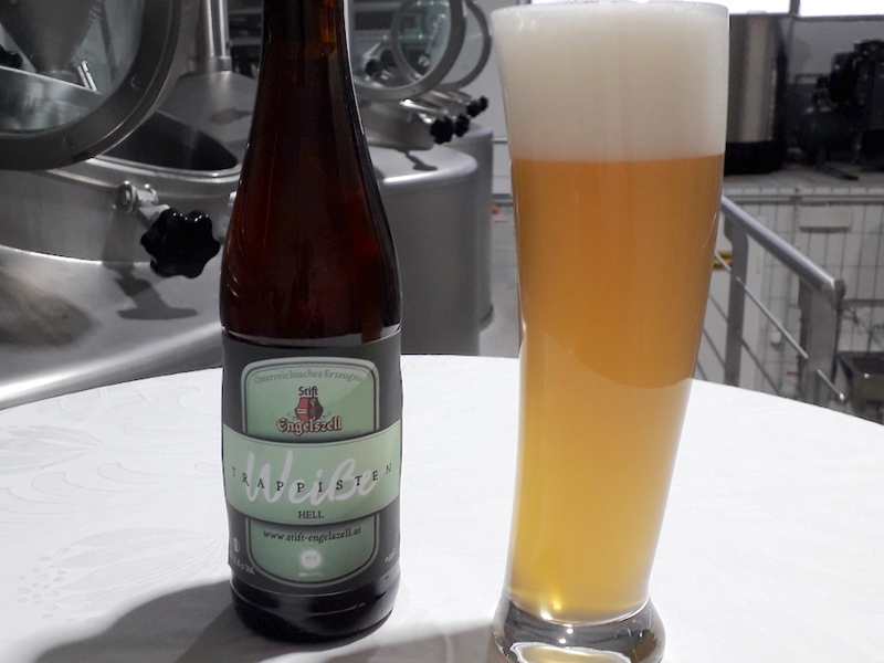 Trappisten Weisse Hell: Glas und label