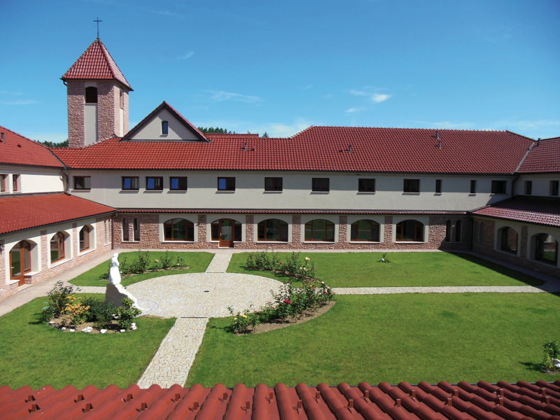 Nouveau membre AIT: Abbaye de Nasi Pani Nad  Vltavou